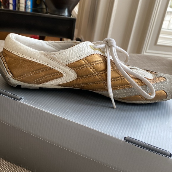 Prada Sneaker - Picture 5 of 7